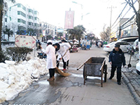 清扫积雪、为市民和老人开辟出行之路